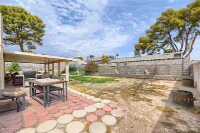 3956 Green Leaf Drive, Las Vegas, NV 89120 Yard