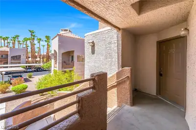 6859 Tamarus Street 202 Entry
