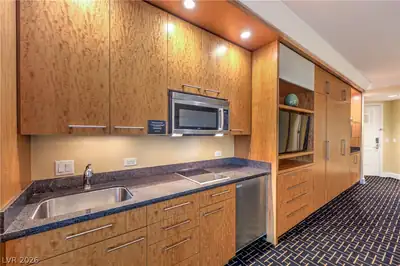2000 Fashion Show Drive 2404 Kitchen