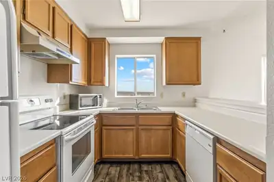 2191 Bay Club Drive 204 Kitchen