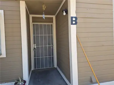 2664 Bryandouglas Drive B Entry