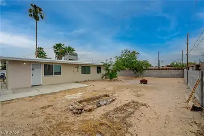 2317 Howard Drive, Las Vegas, NV 89104 Yard