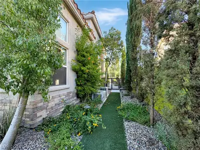 1352 Fox Acres Drive, Las Vegas, NV 89134 Yard