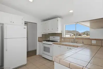 4550 West Horn Road Kitchen