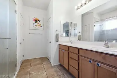 371 Wilford Springs Street, Henderson, NV 89014 Primary Bathroom
