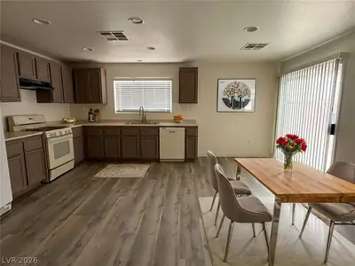 8012 DUTCH VILLAS Street Kitchen