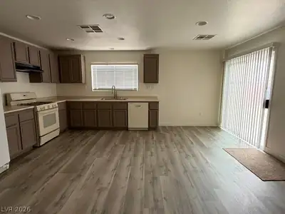 8012 DUTCH VILLAS Street Kitchen