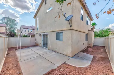 949 Medina De Leon Avenue Patio