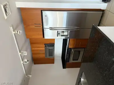 200 West SAHARA Avenue 3206 Kitchen