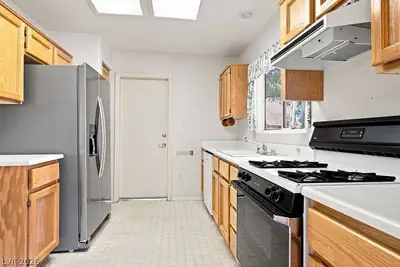 10225 Button Willow Drive, Las Vegas, NV 89134 Kitchen