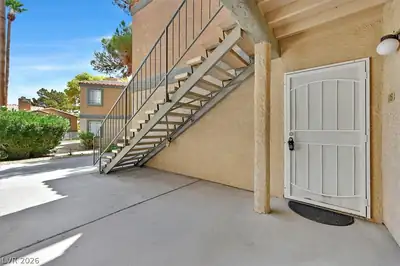 220 Mission Newport Lane 105 Entry