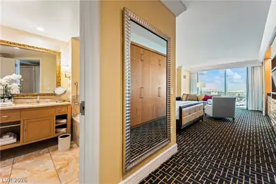 2000 North Fashion Show Drive 3617 Bedroom