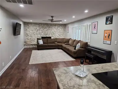 3753 South Rosecrest Circle Living Room