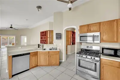 5655 Crowbush Cove Place, Las Vegas, NV 89122 Kitchen
