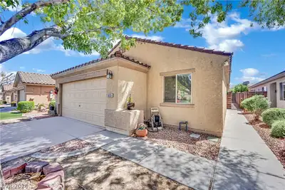 5655 Crowbush Cove Place, Las Vegas, NV 89122 Front of Structure