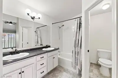 5201 South Torrey Pines Drive 1244 Primary Bathroom
