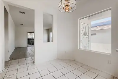 1395 Kapelle Street Dining Area