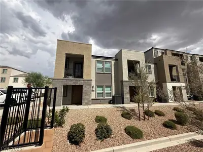 6131 Garden Oasis Street, Las Vegas, NV 89148 Front of Structure