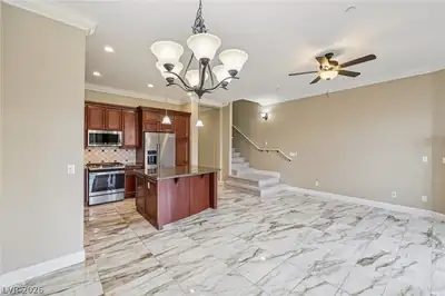 10 Via Vasari 104, Henderson, NV 89011 Kitchen