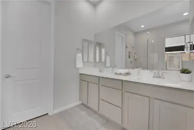651 Kroker Court, Henderson, NV 89011 Primary Bathroom