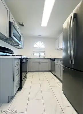 1405 Santa Margarita Street E Kitchen