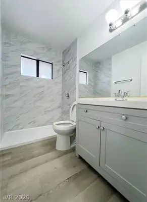 1405 Santa Margarita Street E Bathroom