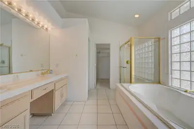 103 Eagleview Court, Henderson, NV 89074 Primary Bathroom