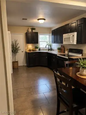1310 Franklin Avenue, Las Vegas, NV 89104 Kitchen