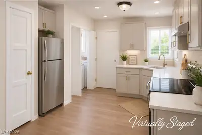 1310 Franklin Avenue, Las Vegas, NV 89104 Kitchen
