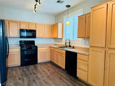 1287 Horizon Village Avenue Kitchen