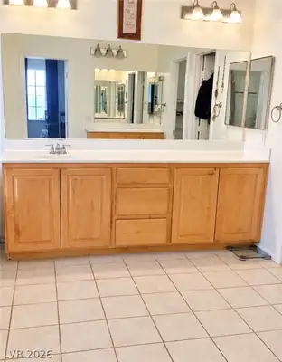 9834 Mandrake Falls Street, Las Vegas, NV 89178 Primary Bathroom
