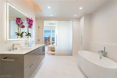 3750 South Las Vegas Boulevard 4002/03 Primary Bathroom