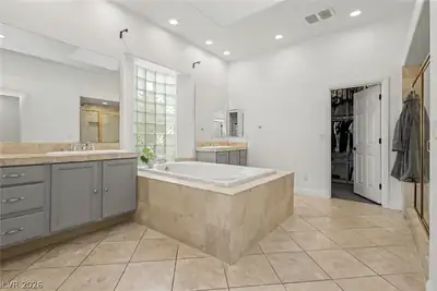9700 Gavin Stone Avenue, Las Vegas, NV 89145 Primary Bathroom