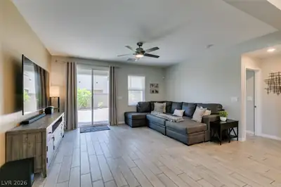 4333 Panoramic View Avenue Living Room