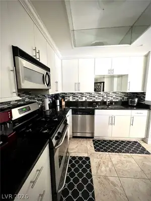 260 FLAMINGO Road 109 Kitchen