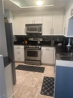 260 FLAMINGO Road 109 Kitchen