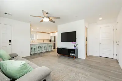 10713 Bendmore Court, Las Vegas, NV 89166 Living Room