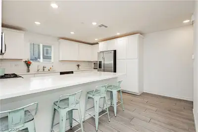 10713 Bendmore Court, Las Vegas, NV 89166 Kitchen