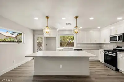7050 Wine River Drive Kitchen