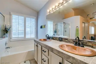 827 Fuerte Court, Henderson, NV 89015 Primary Bathroom