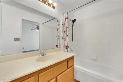 2348 Beaver Bay Court, Las Vegas, NV 89156 Primary Bathroom