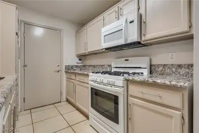 8452 Boseck Drive 130 Kitchen