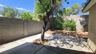 1413 IRON SPRINGS Drive Yard