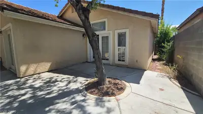 1413 IRON SPRINGS Drive Patio