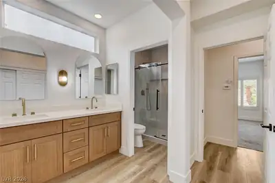 2621 Hanging Rock Drive, Las Vegas, NV 89134 Primary Bathroom