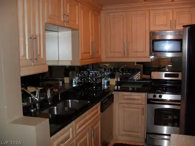 260 East FLAMINGO Road 329 Kitchen
