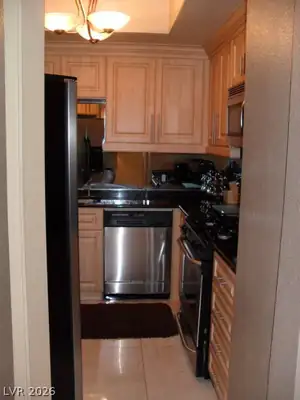 260 East FLAMINGO Road 329 Kitchen