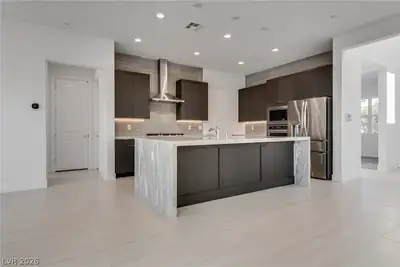 10226 Pleasant Knoll Avenue, Las Vegas, NV 89166 Kitchen