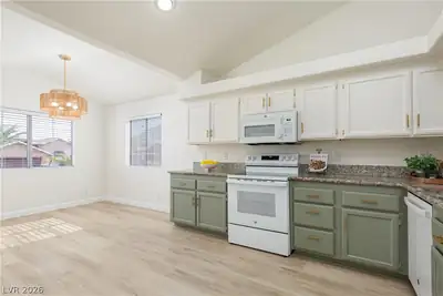 424 Mountain Top Court Kitchen