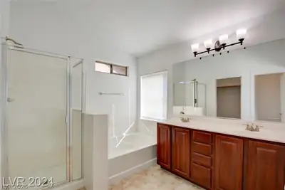 4736 Killington Street, Las Vegas, NV 89129 Primary Bathroom